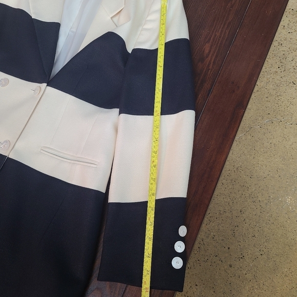 Escada Jacket - Picture 4 of 15